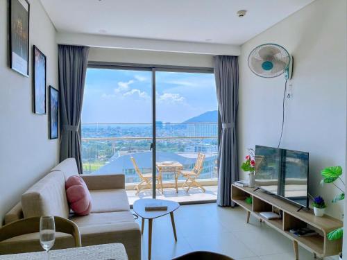 One-Bedroom Apartment with Balcony image 3