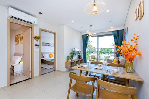 Three-Bedroom Apartment with Balcony image 9