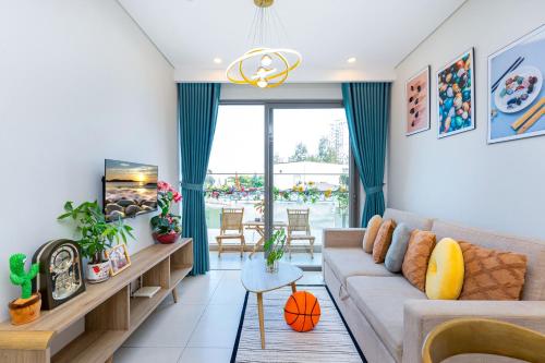 Three-Bedroom Apartment with Balcony image 4