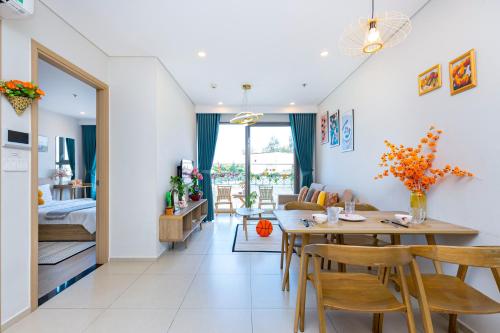 Three-Bedroom Apartment with Balcony image 5