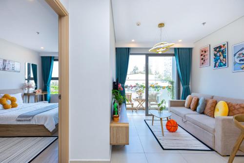 Three-Bedroom Apartment with Balcony image 6