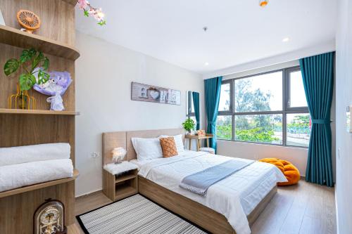 Three-Bedroom Apartment with Balcony image 7