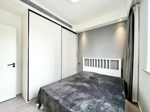 Eastern Hub - Bund Branch Simply Luxurious 4 King Beds, Big French Windows with Bund Views, Shanghai (Foto 9)