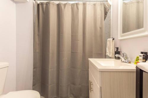 Spacious Cozy Retreat, Sleeps 10, Near NYC & EWR