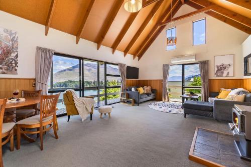 Three-Bedroom House room in Tuhera Villa - Lake Views