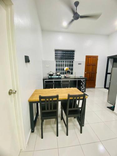 Homestay Hj Esmon Parit Raja 4 UTHM Homestay Hj Esmon Parit Raja 4 UTHM