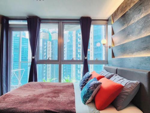 37h Spacious Family Suite with Laundry Room across Uptown Mall & Mitsukoshi Mall PAID Parking