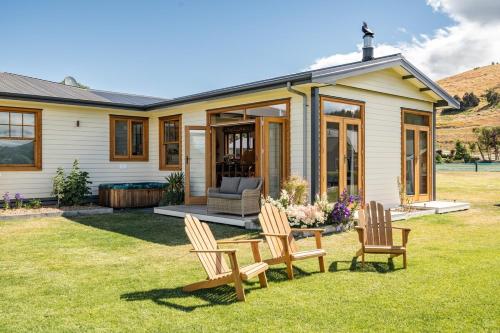 Létesítmények, Luxury Wanaka villa, hot tub & mountain views in Luggate