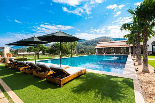 Swimming pool, Mela Garden Retreat Cottage in Lamphaya Klang