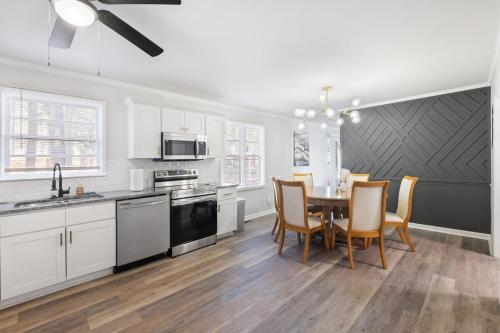 Perfect cute home in Garner with firepit & king bed