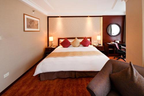 Superior Double Room image 5