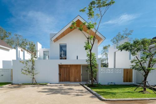 Modern Elegance & Tropical Vibe - 4BR Pool Villa in New Build Residence Lux Pride 2 V10, Ban Pak Lak (foto 2)
