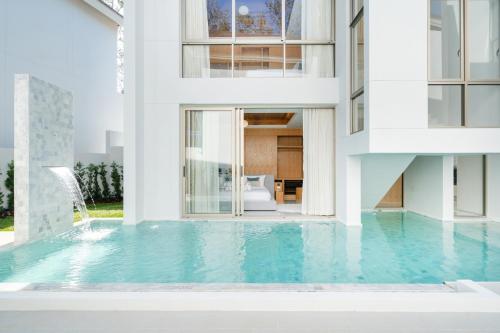 Modern Elegance & Tropical Vibe - 4BR Pool Villa in New Build Residence Lux Pride 2 V10, Ban Pak Lak (foto 7)