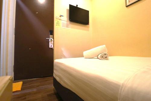 Standard Double Room image 7