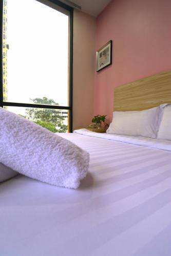Deluxe Double Room image 2