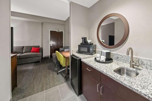 Hampton Inn New Bedford/Fairhaven - image 12