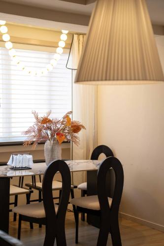 Moment Home - walk to Yu Garden and Near the Bund, East Nanjing Road, 3bedrooms 1study 2 bathrooms elevator apartment 4