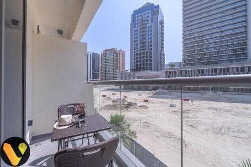 VOGUE The Sterling by OMNIYAT Dubai With Balcony Stay Near Burj Khalifa and Dubai Mall, Дубай (фото 3)