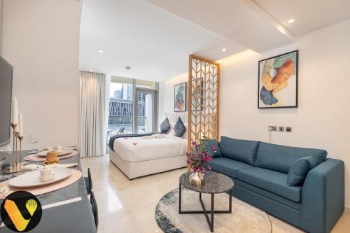VOGUE The Sterling by OMNIYAT Dubai With Balcony Stay Near Burj Khalifa and Dubai Mall, Дубай (фото 5)