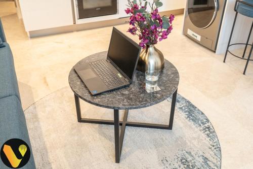 VOGUE The Sterling by OMNIYAT Dubai With Balcony Stay Near Burj Khalifa and Dubai Mall, Дубай (фото 8)