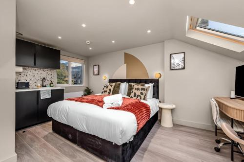 Radiant Studio Nook with Full Kitchen, Londra