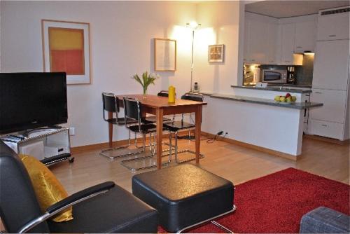 Charming 1BR apartment in the old town - UZ4, Цюрих (фото 10)