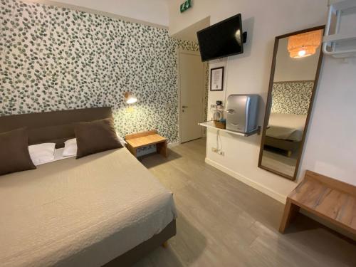 Hotel Nella Firenze – Florence, IA