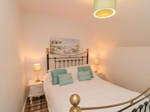 Dotty's Sunshine Cottage - image 12
