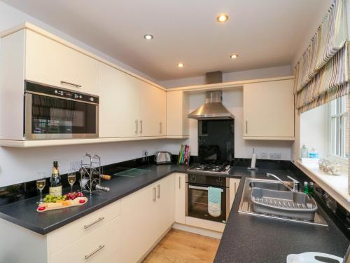 Dotty's Sunshine Cottage - image 11