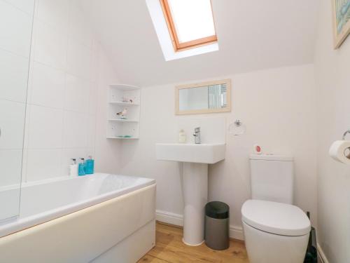 Dotty's Sunshine Cottage - image 2