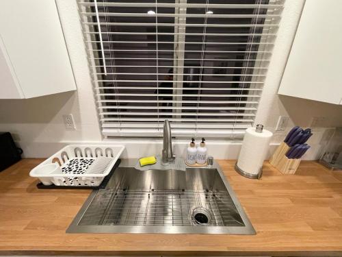 4 bedroom Home in Tracy 2 Minutes to Highway 4 bedroom Home in Tracy 2 Minutes to Highway