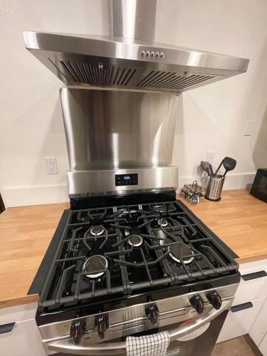 4 bedroom Home in Tracy 2 Minutes to Highway 4 bedroom Home in Tracy 2 Minutes to Highway