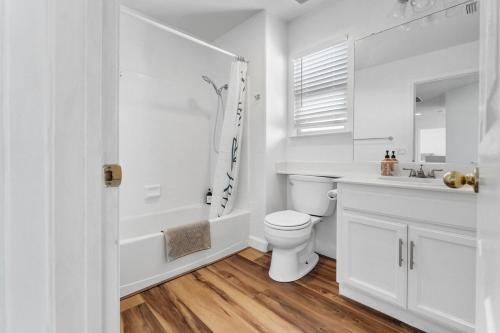 4 bedroom Home in Tracy 2 Minutes to Highway 4 bedroom Home in Tracy 2 Minutes to Highway