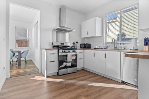 4 bedroom Home in Tracy 2 Minutes to Highway in แทรซี (CA)