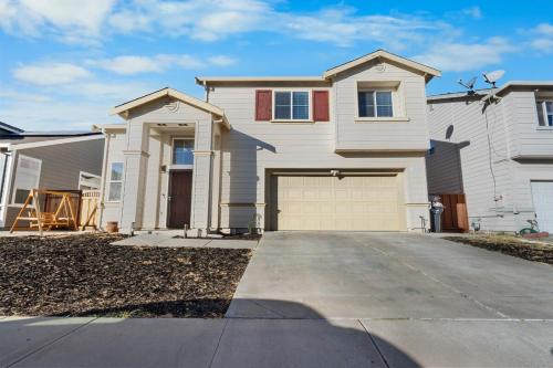 4 bedroom Home in Tracy 2 Minutes to Highway 4 bedroom Home in Tracy 2 Minutes to Highway