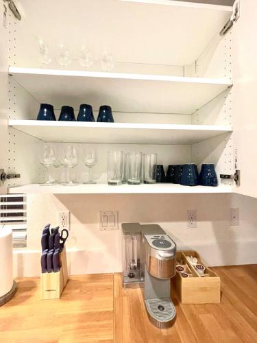 4 bedroom Home in Tracy 2 Minutes to Highway 4 bedroom Home in Tracy 2 Minutes to Highway