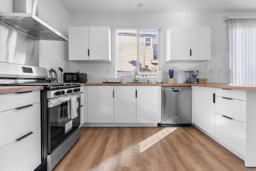 4 bedroom Home in Tracy 2 Minutes to Highway 4 bedroom Home in Tracy 2 Minutes to Highway