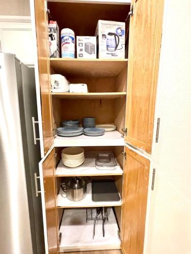 4 bedroom Home in Tracy 2 Minutes to Highway 4 bedroom Home in Tracy 2 Minutes to Highway