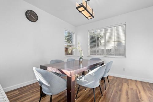 4 bedroom Home in Tracy 2 Minutes to Highway in แทรซี (CA)