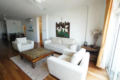 Spacious Colombo 7 apartment by the park