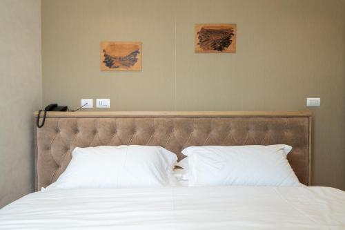 Deluxe Double or Twin Room image 3