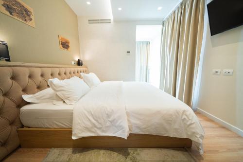 Deluxe Triple Room image 2
