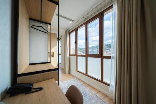 Deluxe Triple Room image 3