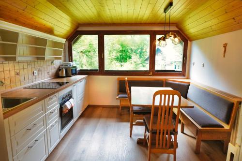 Cocina, APARTMAJ-SOBE-PRI UKCU Bohinj in Bohinjsko Jezero