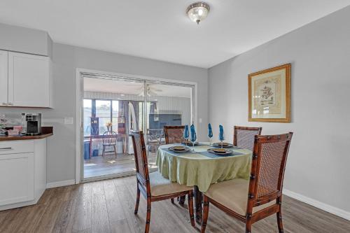 Waterfront Retreat with Canal Access home in Inverness (Florida)