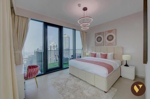 Vogue Vacation Homes, Downtown Boulevard Heights near Dubai Mall and Burj Khalifa, Two Bedroom Apartment with balcony and Access to all Amenities, Дубай (фото 5)