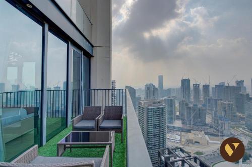 Vogue Vacation Homes, Downtown Boulevard Heights near Dubai Mall and Burj Khalifa, Two Bedroom Apartment with balcony and Access to all Amenities, Дубай (фото 3)