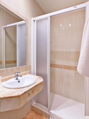 Hostal Bianco - image 34