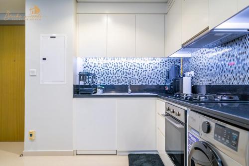 CHIC Sea View 2Bhk 4pax, Dubai (photo 4)