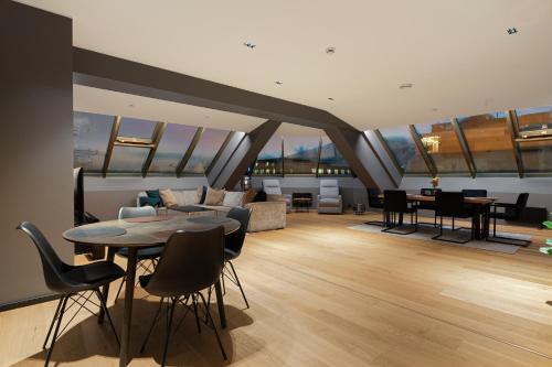 ARCTIC HOMES - The Royal Palace